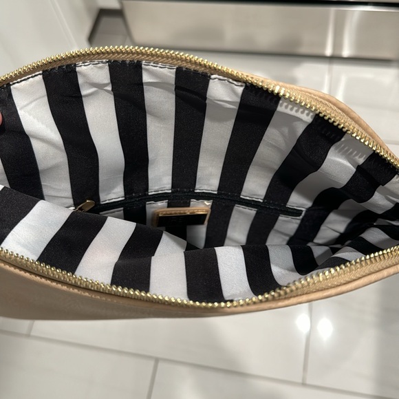 Clutch with zipper - Picture 3 of 5